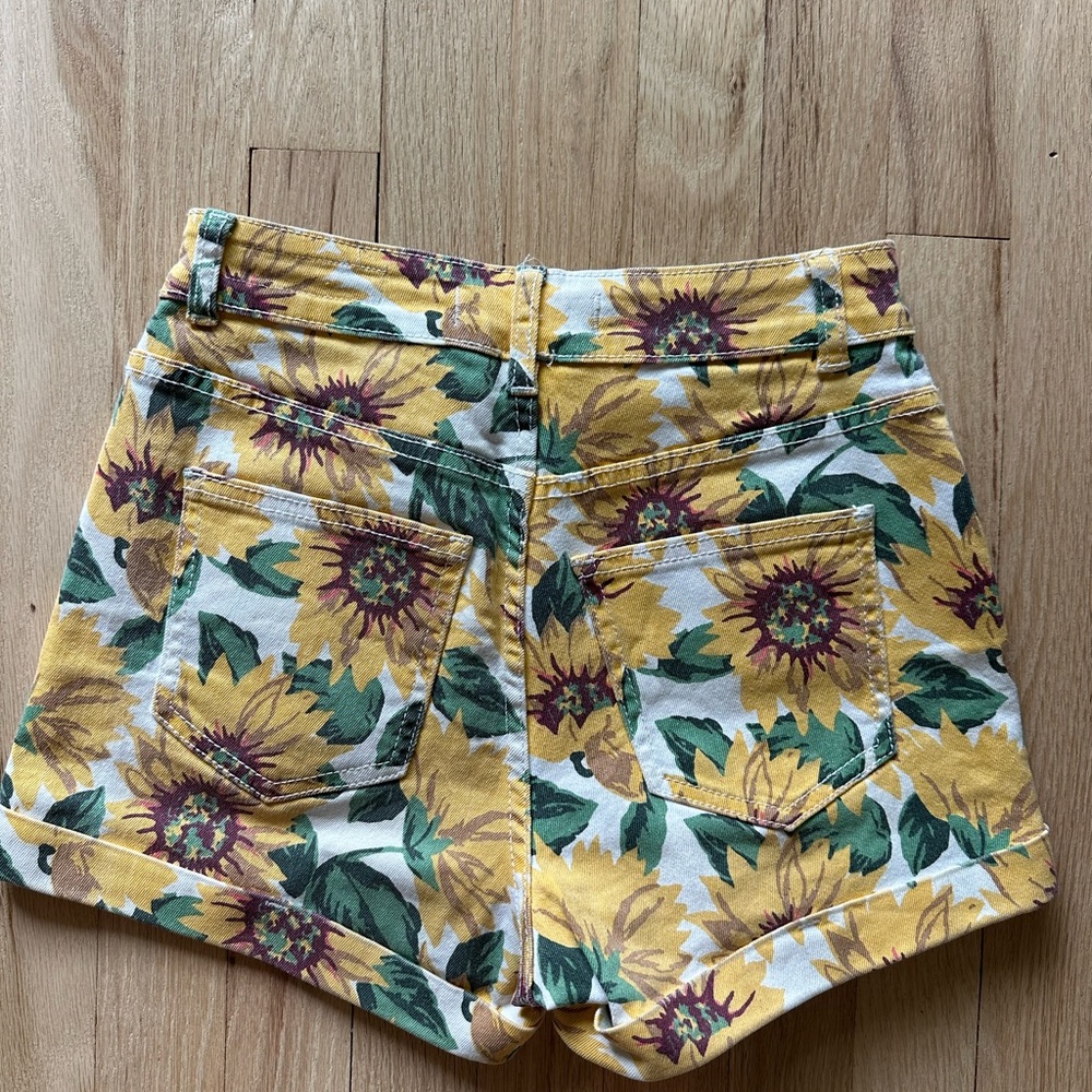 Bullhead High Waist Yellow and Green Shorts - Picture 2 of 4